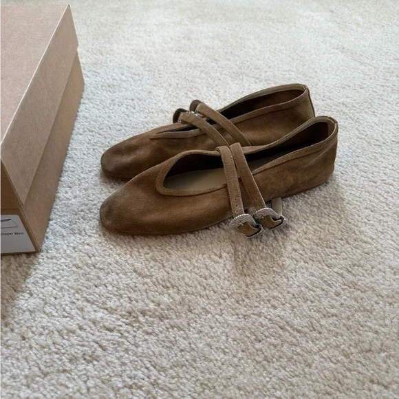 LE MONDE BÉRYL Ballet Taupe Suede Claudia Slipper 8.5 - Picture 5 of 11